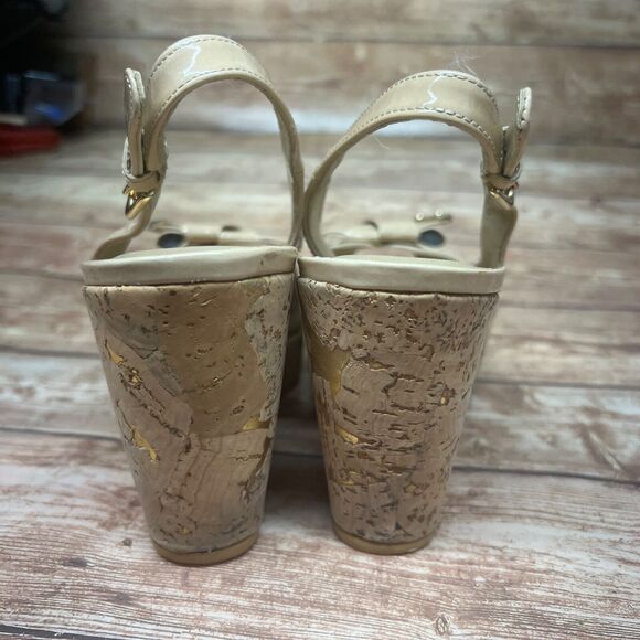 Stuart Weitzman Womens Patent Leather Peep Toe Slingback Wedges Beige Size 9.5 - Picture 5 of 12